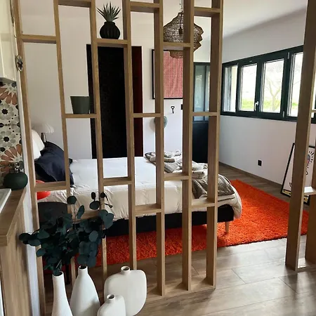 Champagne Et Jacuzzi 度假居