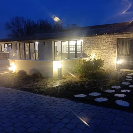 Champagne Et Jacuzzi 度假居