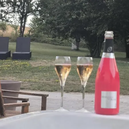 Champagne Et Jacuzzi 度假居